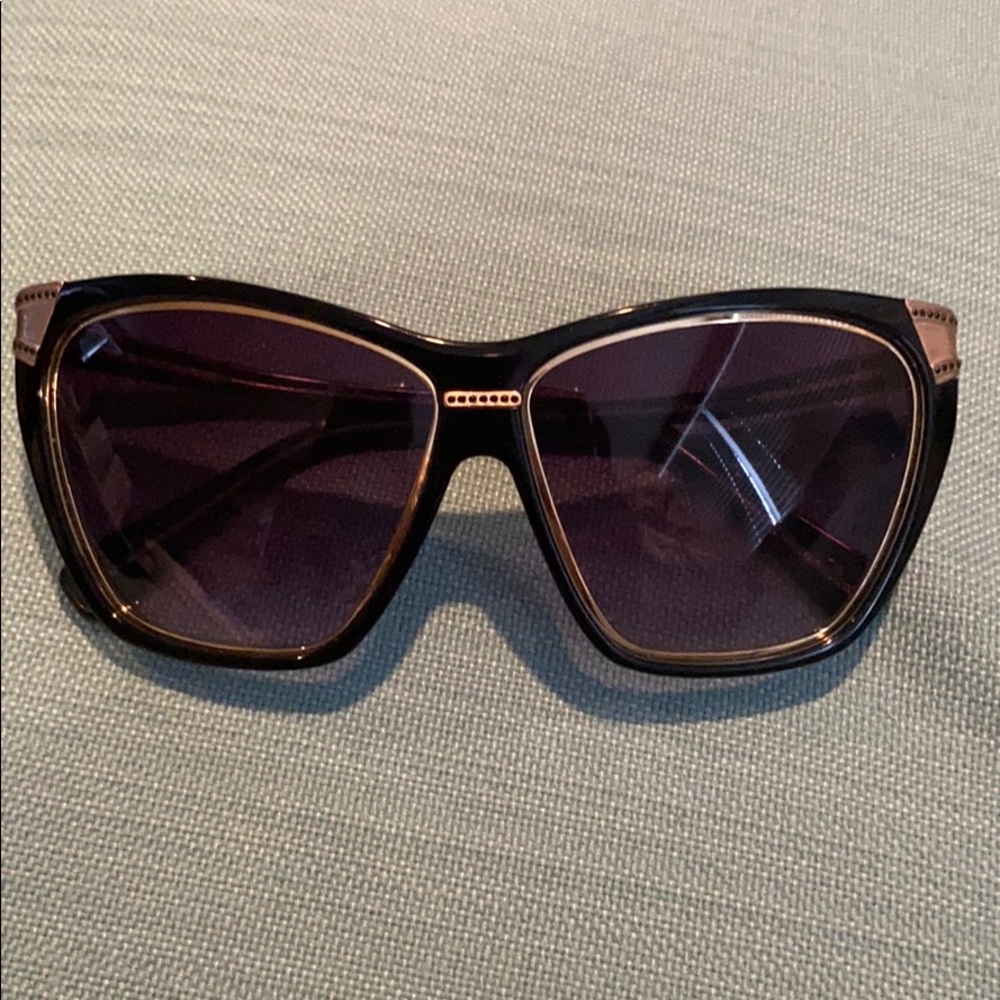 Oscar De La Renta sunglasses